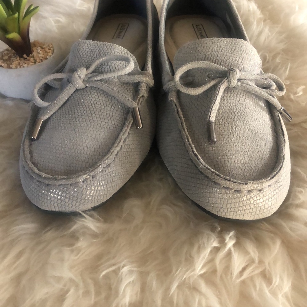 AlexMarie LOAFERS 9M Silver Textured LEATHER Memory Foam Heelbed NWOB